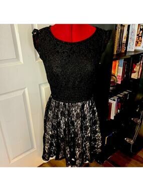 Black lace and cream dress. Women’s size Small. American Rag brand.